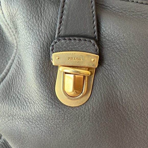 Prada Grey Vitello Daino Shoulder Bag—receipt on request (authentic) - Picture 4 of 9